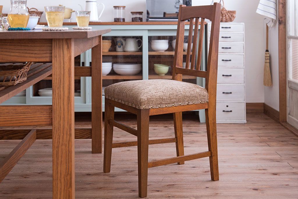 レトロ家具　和製アンティーク　ナラ材製のレトロなシンプルチェア