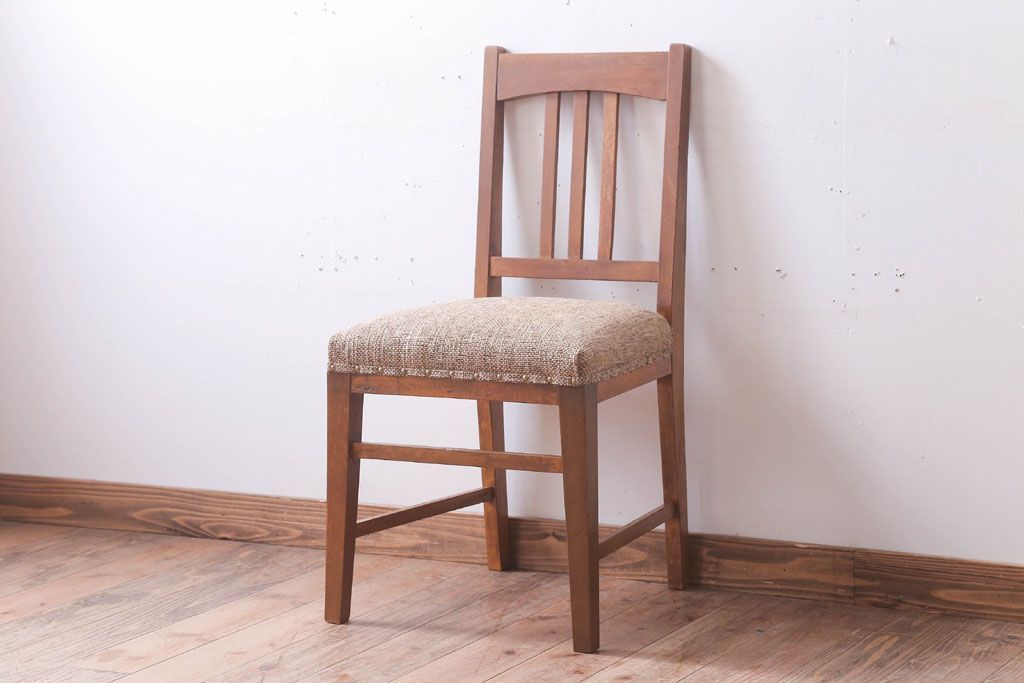 レトロ家具　和製アンティーク　ナラ材製のレトロなシンプルチェア