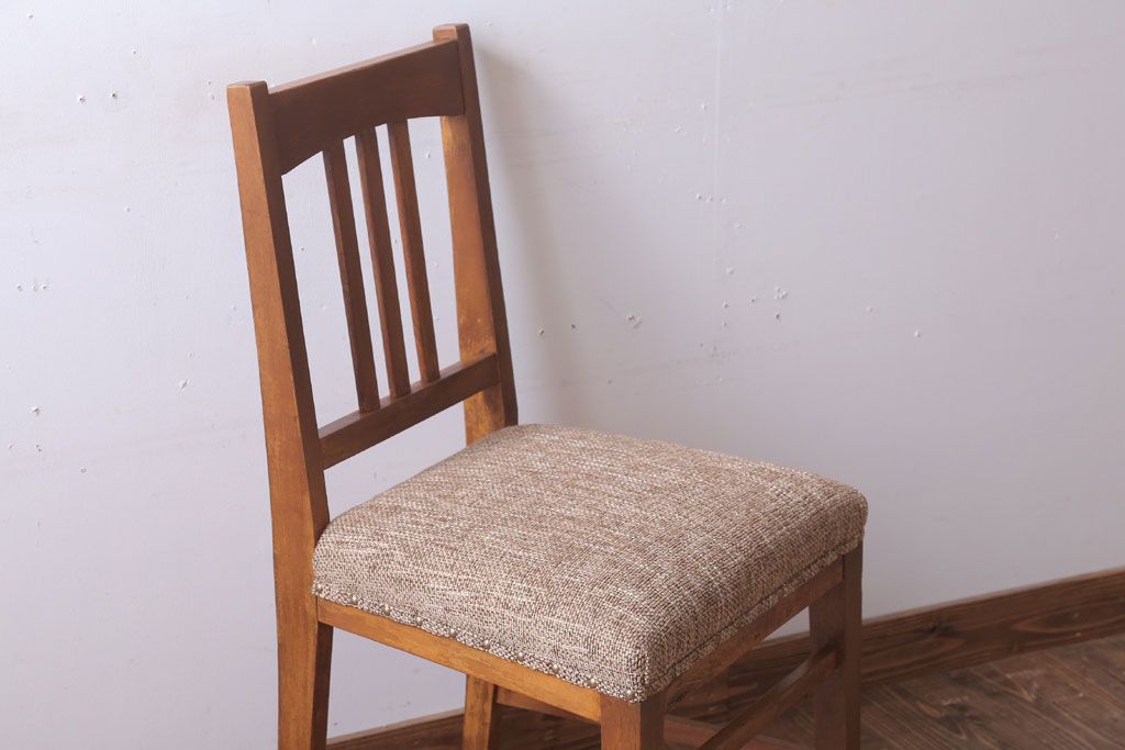 レトロ家具　和製アンティーク　ナラ材製のレトロなシンプルチェア