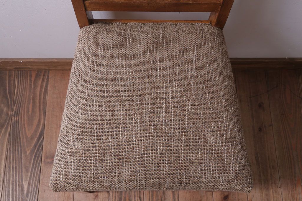 レトロ家具　和製アンティーク　ナラ材製のレトロなシンプルチェア