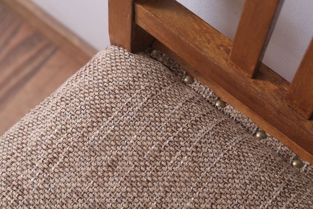 レトロ家具　和製アンティーク　ナラ材製のレトロなシンプルチェア