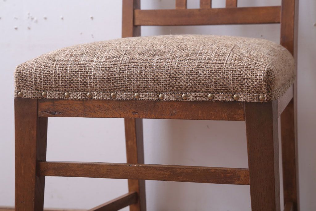 レトロ家具　和製アンティーク　ナラ材製のレトロなシンプルチェア