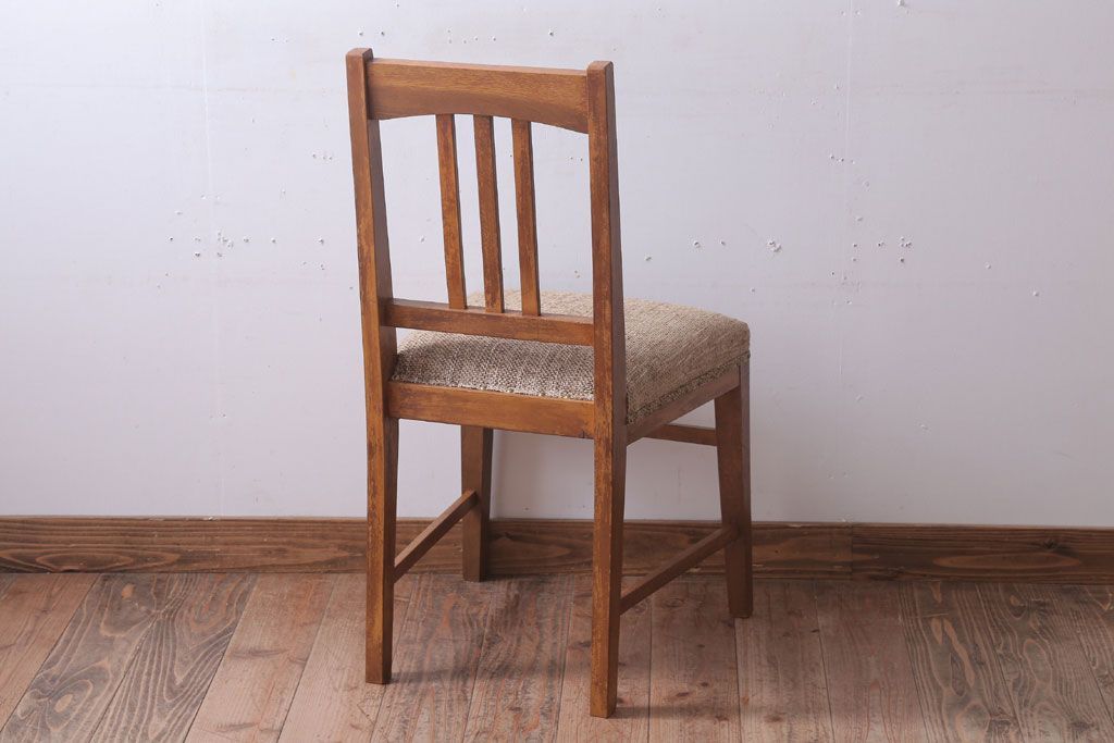 レトロ家具　和製アンティーク　ナラ材製のレトロなシンプルチェア