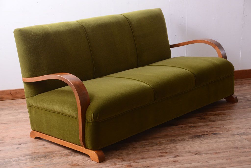 レトロ家具　和製アンティーク　大振りでレトロな3人掛けアームソファ