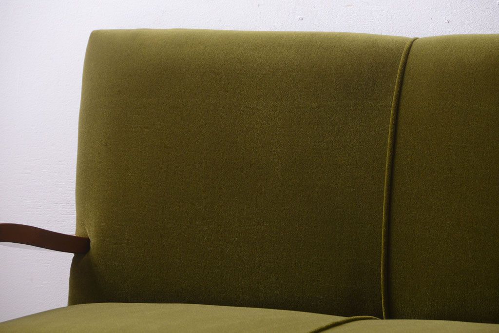 レトロ家具　和製アンティーク　大振りでレトロな3人掛けアームソファ