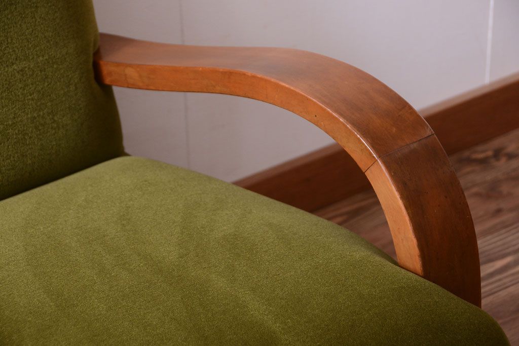 レトロ家具　和製アンティーク　大振りでレトロな3人掛けアームソファ