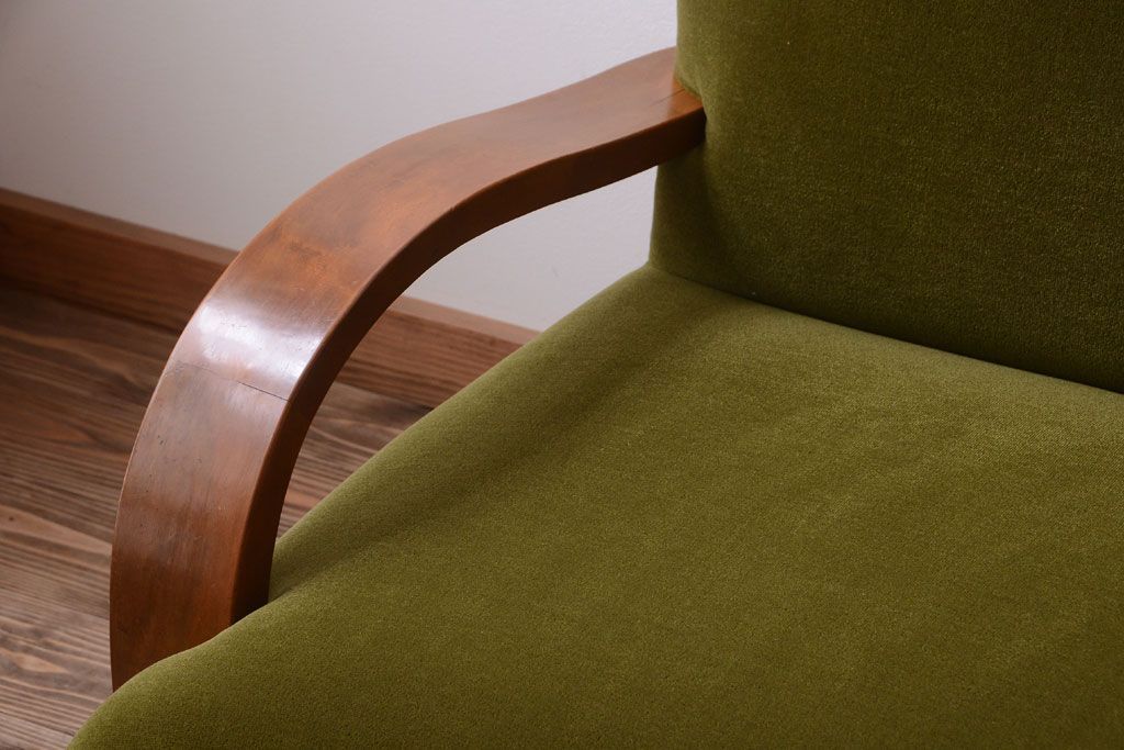 レトロ家具　和製アンティーク　大振りでレトロな3人掛けアームソファ