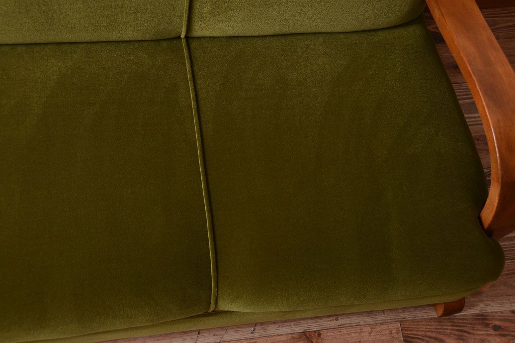 レトロ家具　和製アンティーク　大振りでレトロな3人掛けアームソファ