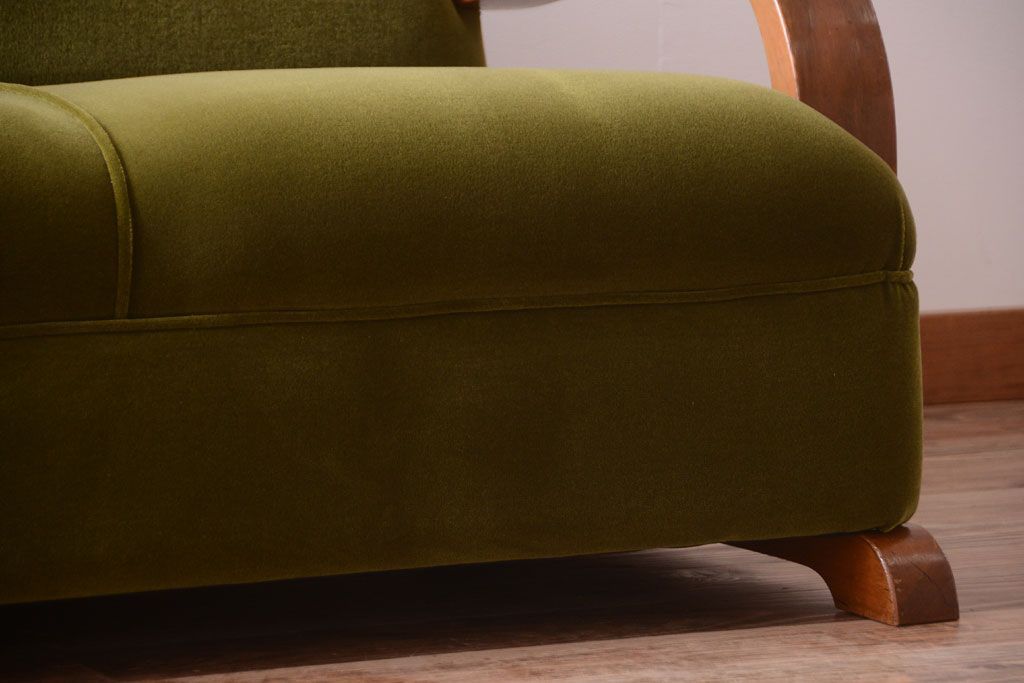 レトロ家具　和製アンティーク　大振りでレトロな3人掛けアームソファ