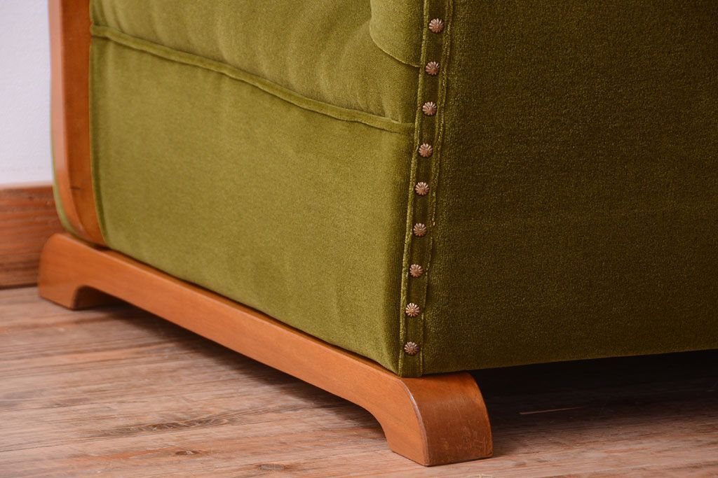 レトロ家具　和製アンティーク　大振りでレトロな3人掛けアームソファ