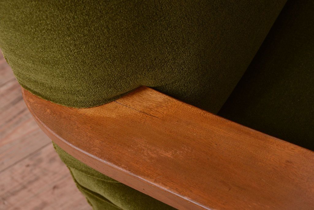 レトロ家具　和製アンティーク　大振りでレトロな3人掛けアームソファ