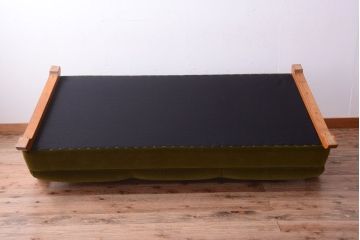 レトロ家具　和製アンティーク　大振りでレトロな3人掛けアームソファ