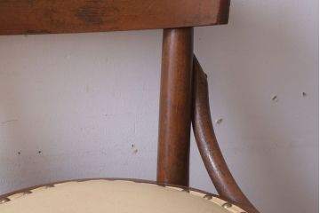 レトロ家具　アンティーク　本革座面のレトロなベントウッドチェア(椅子)