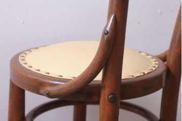 レトロ家具　アンティーク　本革座面のレトロなベントウッドチェア(椅子)