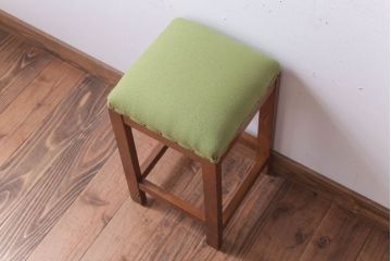 レトロ家具　アンティーク　ナラ材製のレトロなクッション座面角スツール