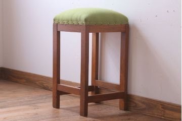 レトロ家具　アンティーク　ナラ材製のレトロなクッション座面角スツール
