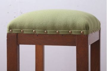 レトロ家具　アンティーク　ナラ材製のレトロなクッション座面角スツール