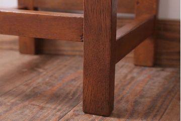 レトロ家具　アンティーク　ナラ材製のレトロなクッション座面角スツール