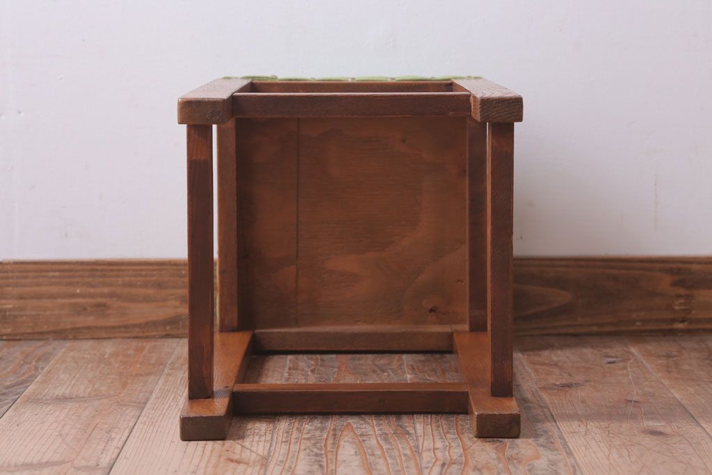 レトロ家具　アンティーク　ナラ材製のレトロなクッション座面角スツール