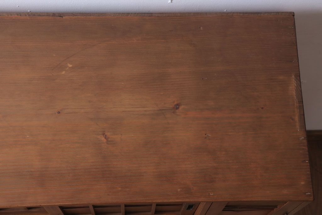 レトロ家具　昭和レトロ　古い木製の収納棚(下駄箱)