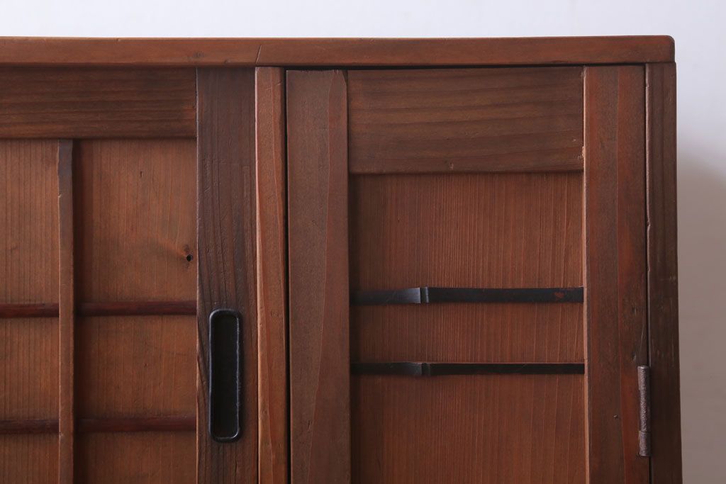 レトロ家具　昭和レトロ　古い木製の収納棚(下駄箱)