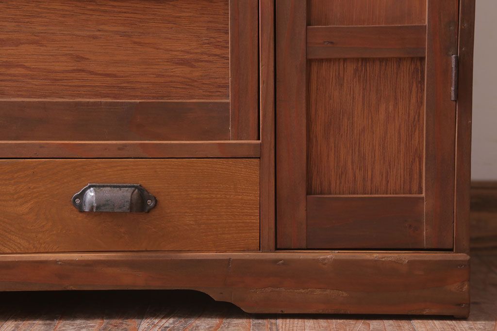 レトロ家具　昭和レトロ　古い木製の収納棚(下駄箱)