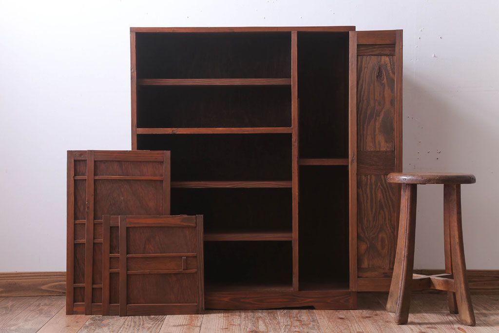 レトロ家具　昭和レトロ　古い木製の収納棚(下駄箱)(2)