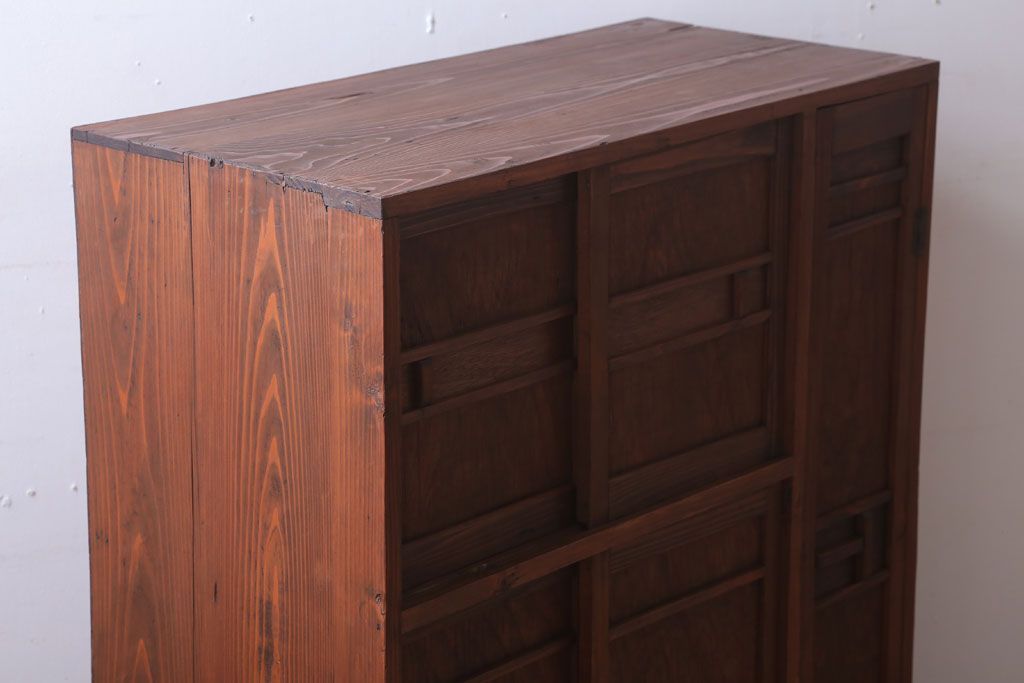 レトロ家具　昭和レトロ　古い木製の収納棚(下駄箱)(2)