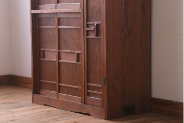 レトロ家具　昭和レトロ　古い木製の収納棚(下駄箱)(2)