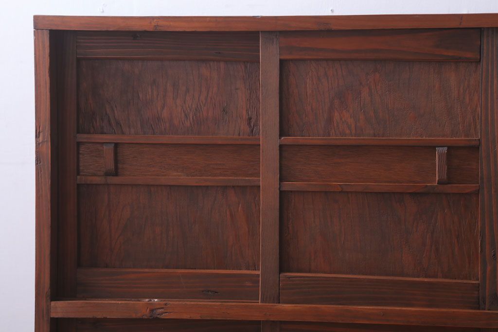 レトロ家具　昭和レトロ　古い木製の収納棚(下駄箱)(2)