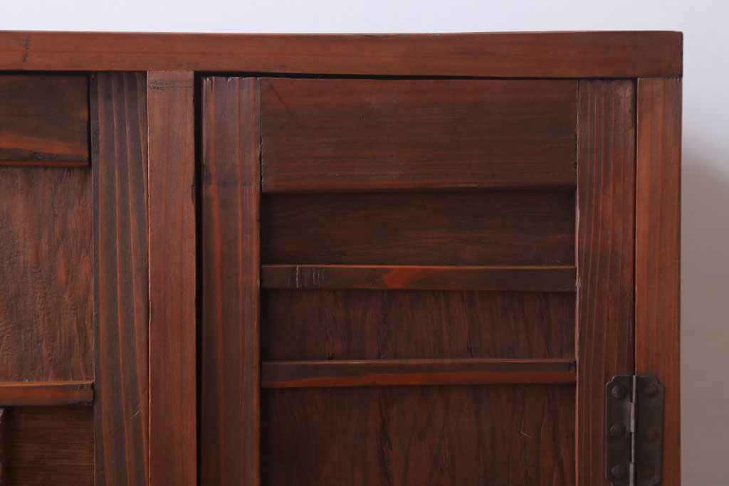 レトロ家具　昭和レトロ　古い木製の収納棚(下駄箱)(2)