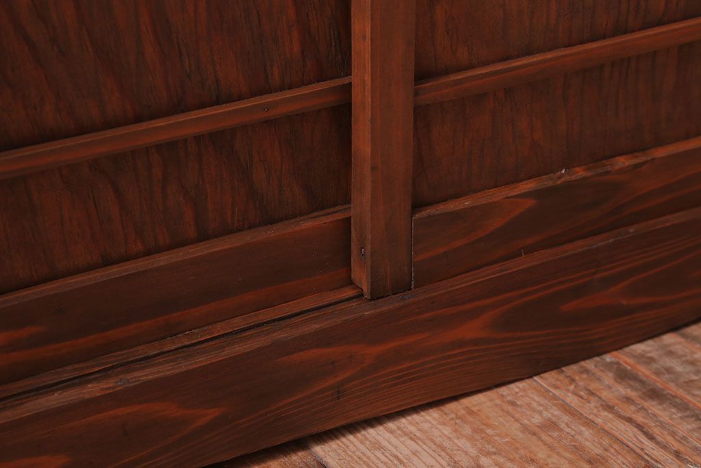 レトロ家具　昭和レトロ　古い木製の収納棚(下駄箱)(2)