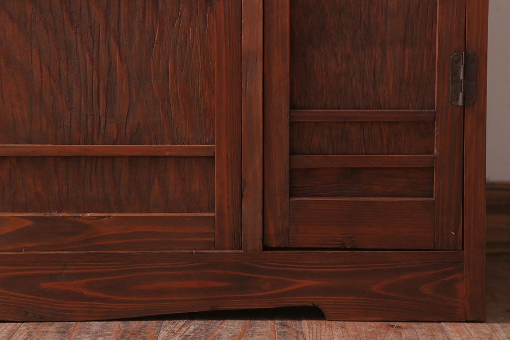 レトロ家具　昭和レトロ　古い木製の収納棚(下駄箱)(2)