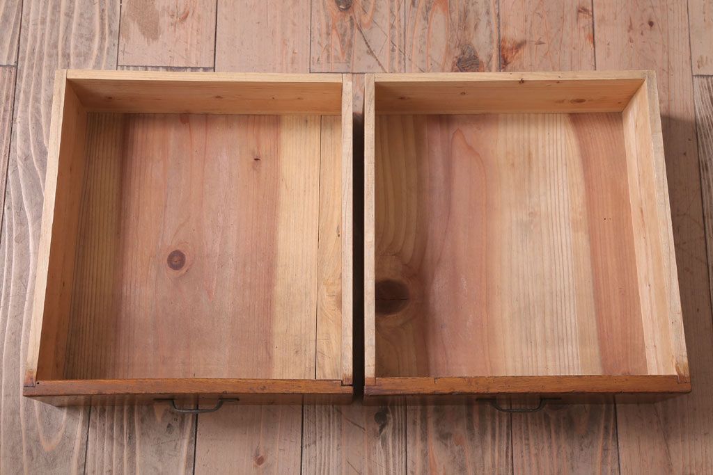 アンティーク家具　和製アンティーク　小ぶりな前面檜材収納棚