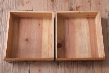 アンティーク家具　和製アンティーク　小ぶりな前面檜材収納棚