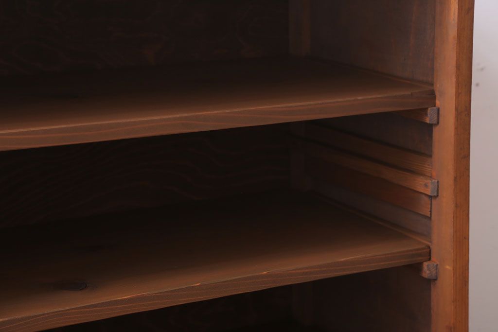 アンティーク家具　和製アンティーク　小ぶりな前面檜材収納棚
