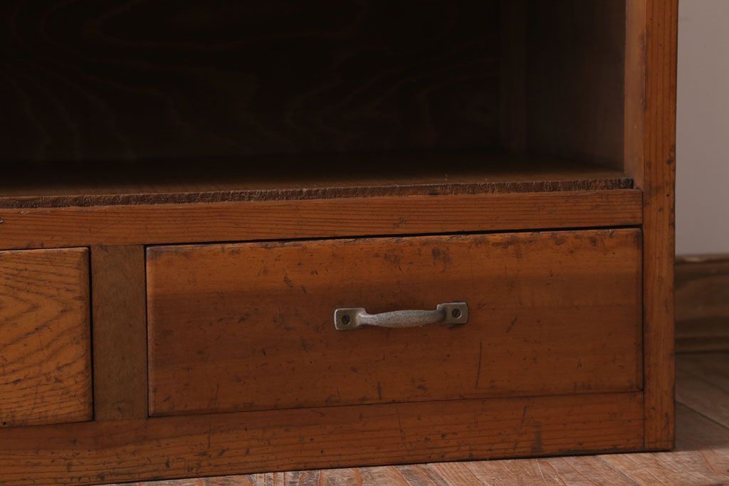 アンティーク家具　和製アンティーク　小ぶりな前面檜材収納棚