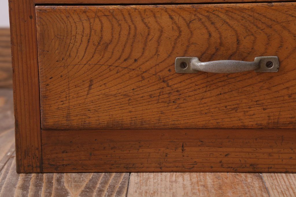 アンティーク家具　和製アンティーク　小ぶりな前面檜材収納棚