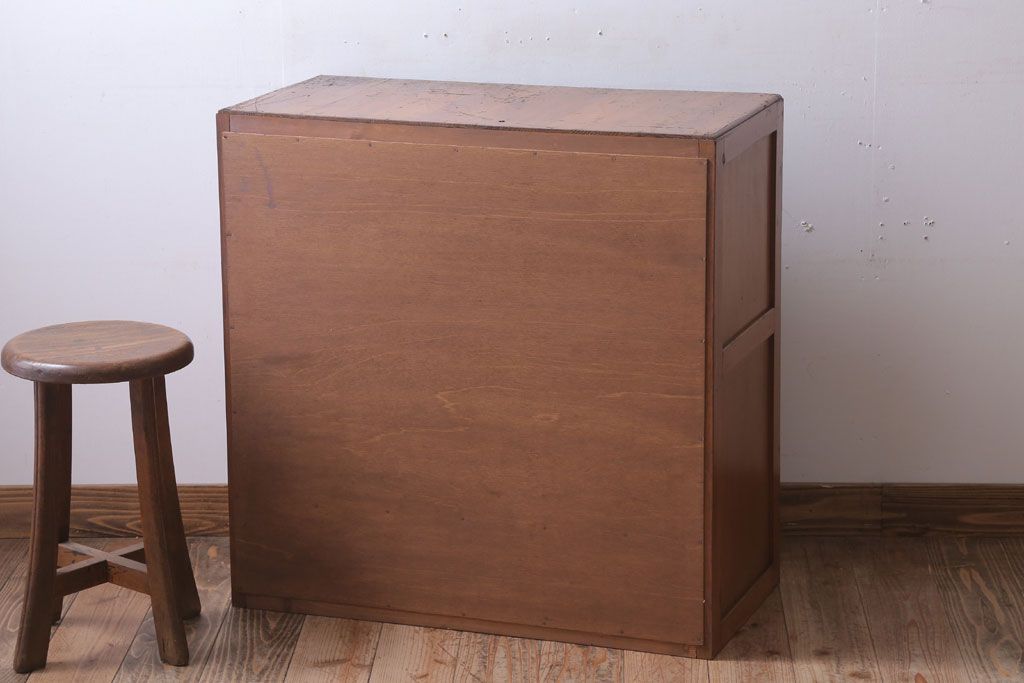 アンティーク家具　和製アンティーク　小ぶりな前面檜材収納棚