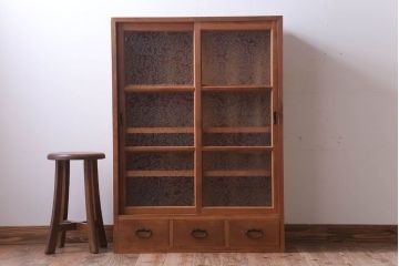 アンティーク家具　和製アンティーク　結霜ガラス入りの木味収納棚(戸棚)