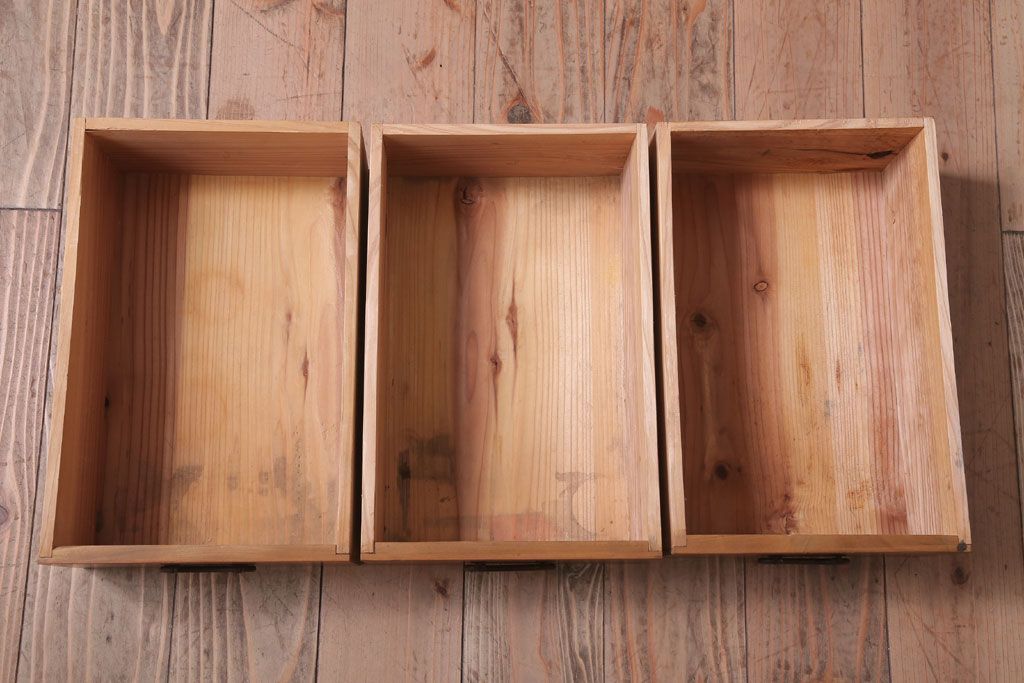 アンティーク家具　和製アンティーク　結霜ガラス入りの木味収納棚(戸棚)