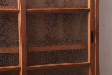 アンティーク家具　和製アンティーク　結霜ガラス入りの木味収納棚(戸棚)