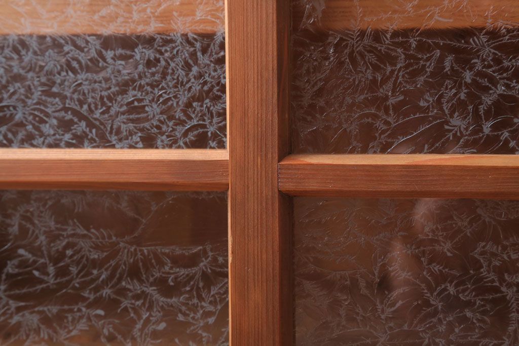 アンティーク家具　和製アンティーク　結霜ガラス入りの木味収納棚(戸棚)