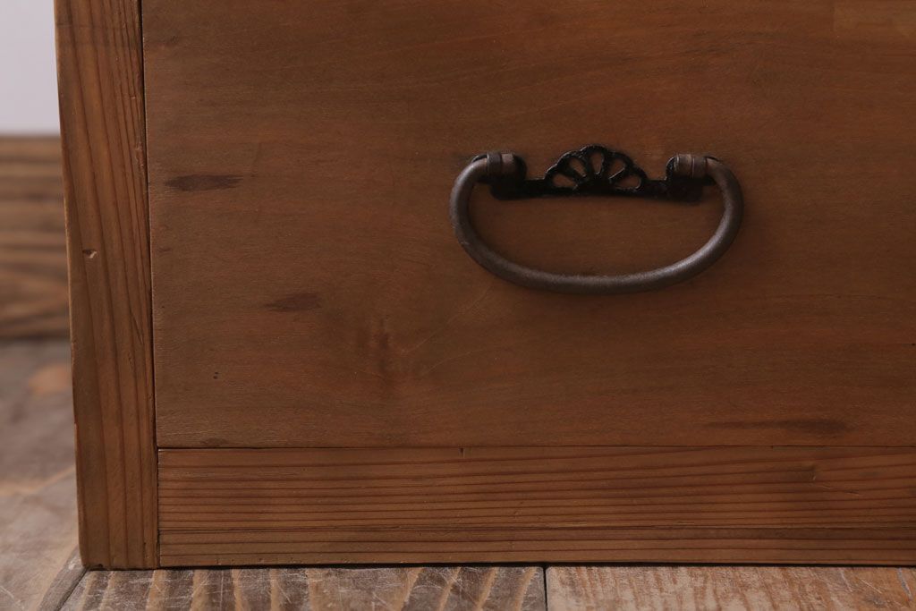 アンティーク家具　和製アンティーク　結霜ガラス入りの木味収納棚(戸棚)