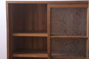 アンティーク家具　和製アンティーク　結霜ガラス入りの木味収納棚(戸棚)