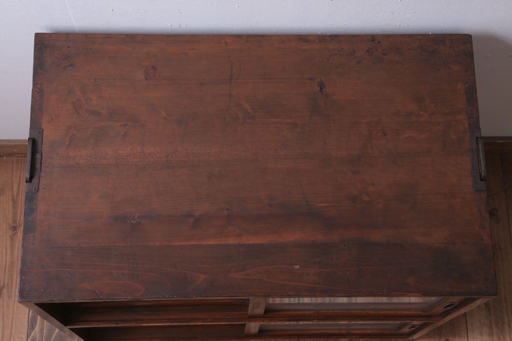 アンティーク家具　和製アンティーク　すりガラス入り!古い木のシンプルな戸棚(収納棚)