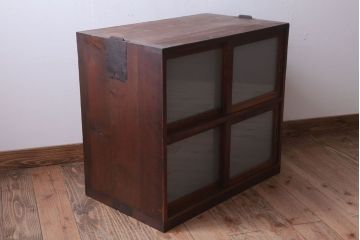 アンティーク家具　和製アンティーク　すりガラス入り!古い木のシンプルな戸棚(収納棚)