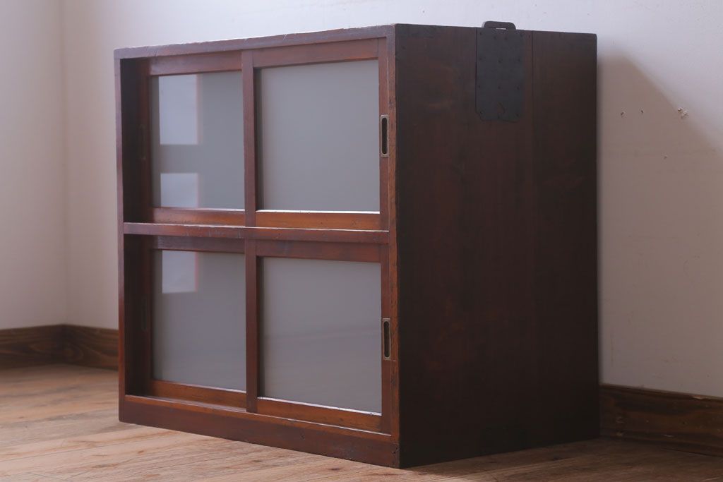 アンティーク家具　和製アンティーク　すりガラス入り!古い木のシンプルな戸棚(収納棚)