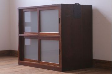 アンティーク家具　和製アンティーク　すりガラス入り!古い木のシンプルな戸棚(収納棚)