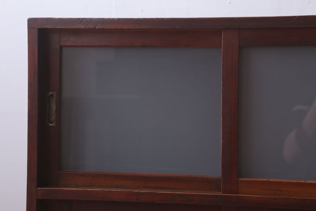 アンティーク家具　和製アンティーク　すりガラス入り!古い木のシンプルな戸棚(収納棚)